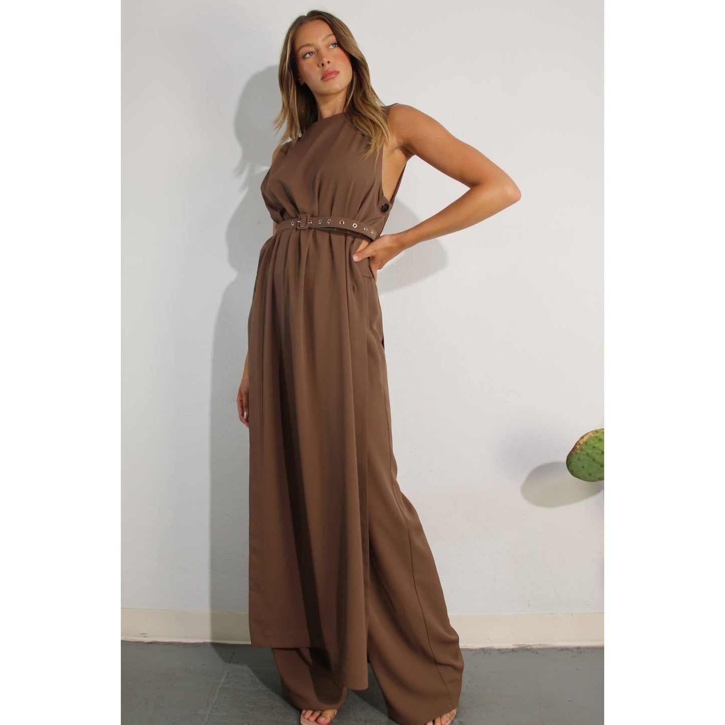 SLEEVELESS SLIT SIDE TOP AND PANTS SET