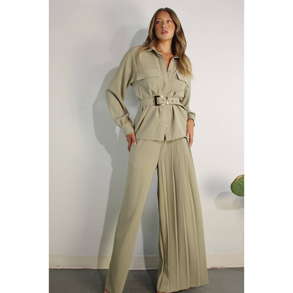 JACKET TOP AND ONE SIDE PLEATED PANTS SET