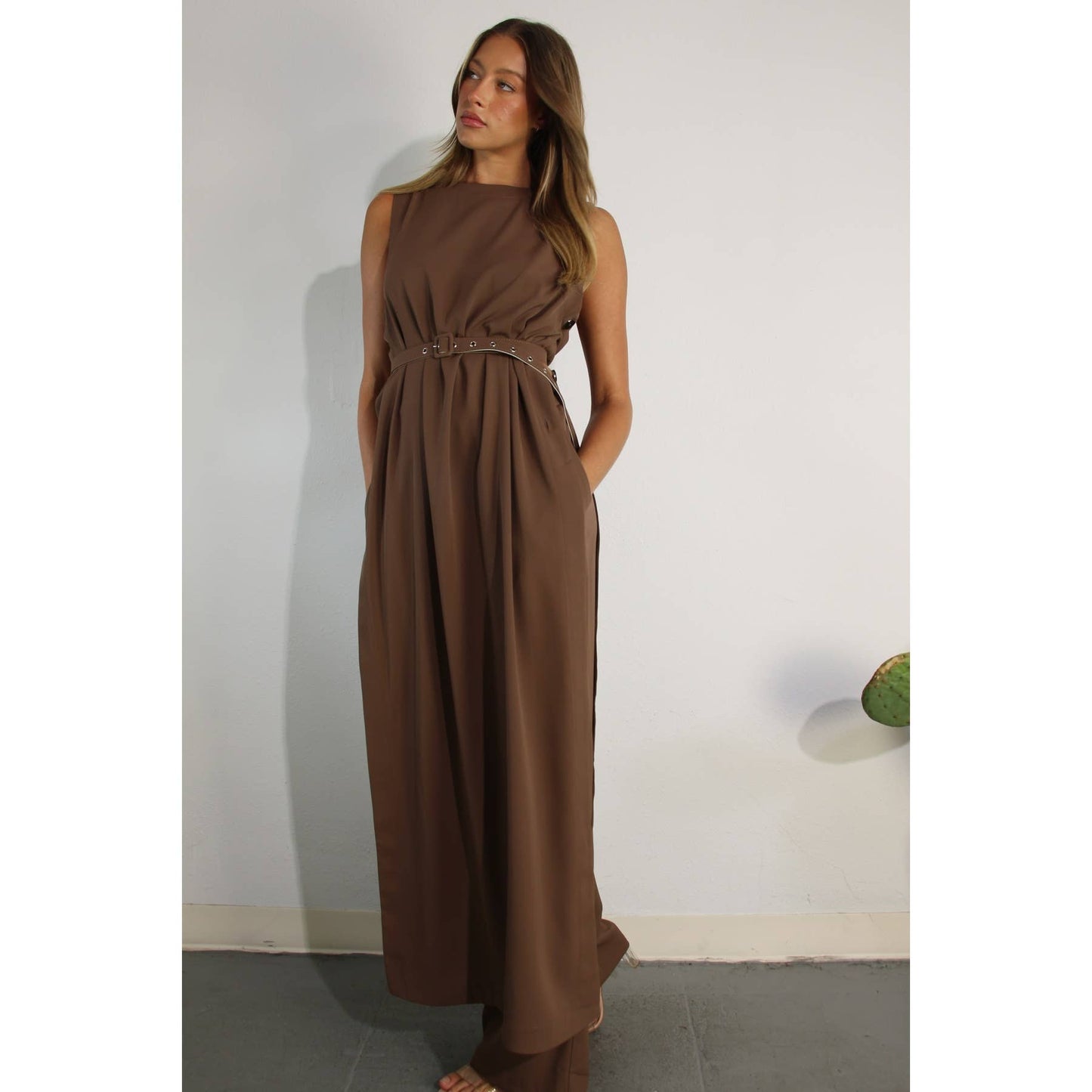 SLEEVELESS SLIT SIDE TOP AND PANTS SET