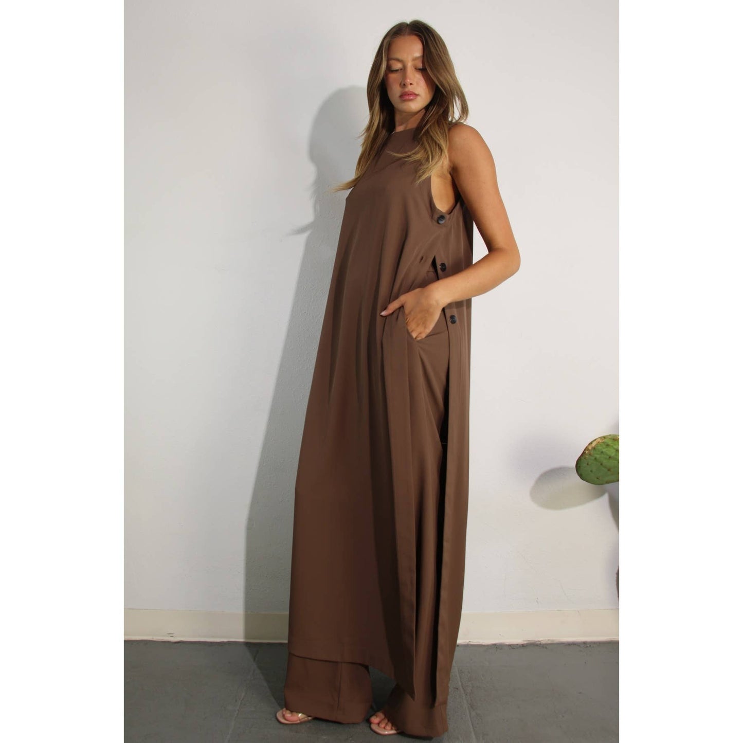 SLEEVELESS SLIT SIDE TOP AND PANTS SET