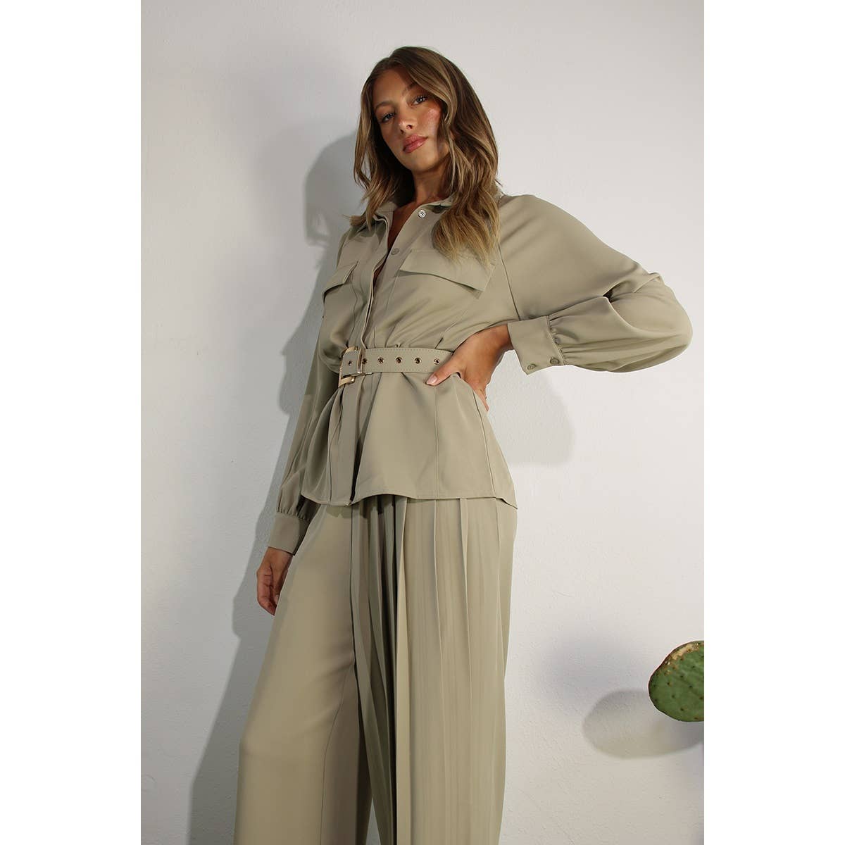 JACKET TOP AND ONE SIDE PLEATED PANTS SET
