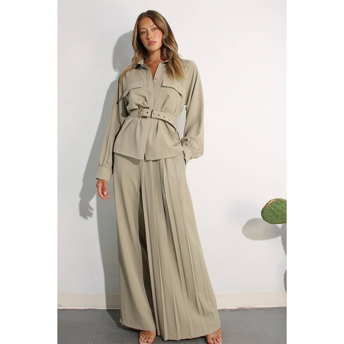 JACKET TOP AND ONE SIDE PLEATED PANTS SET