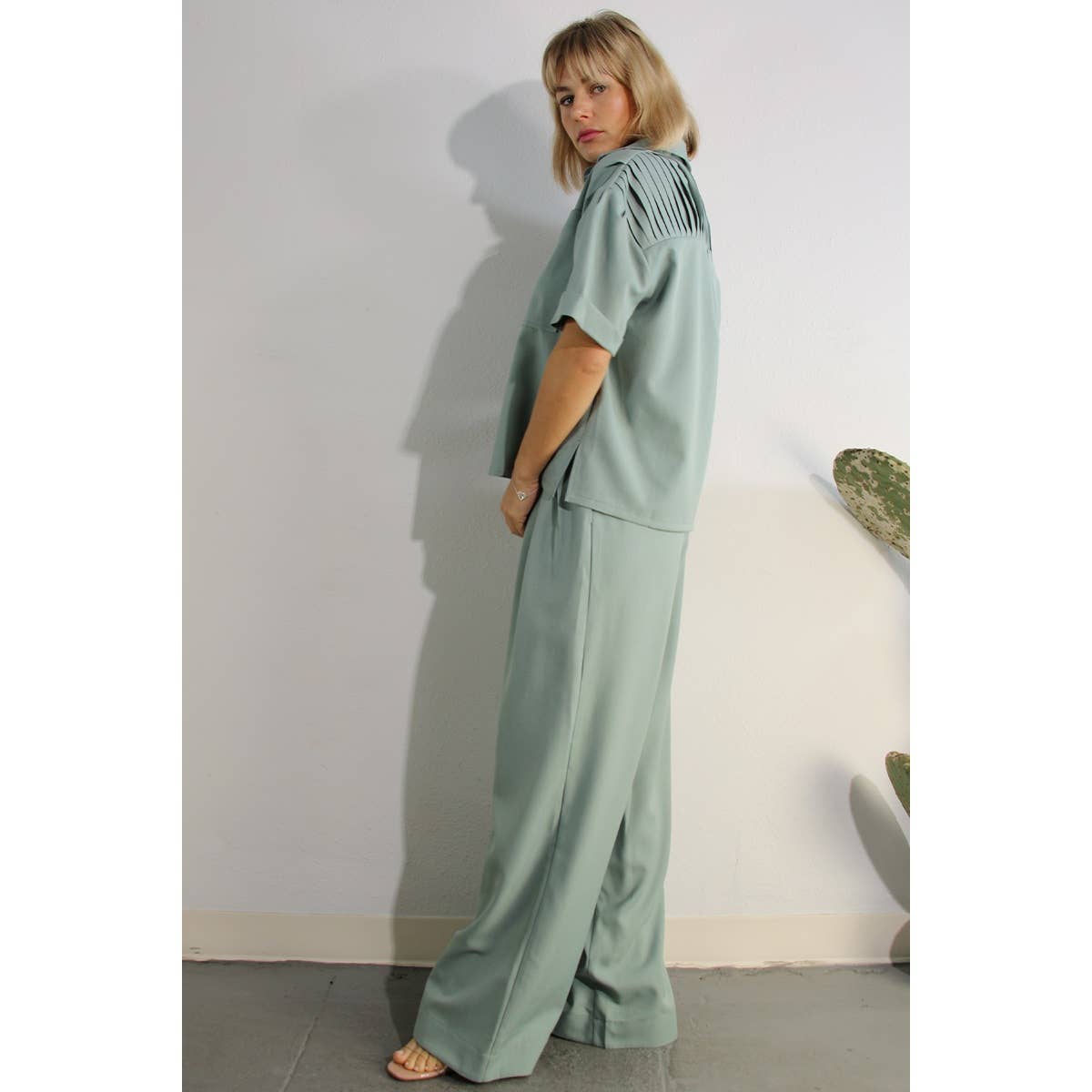 PLEATED BACK BUTTON DOWN SHIRTS TOP AND PANTS SET