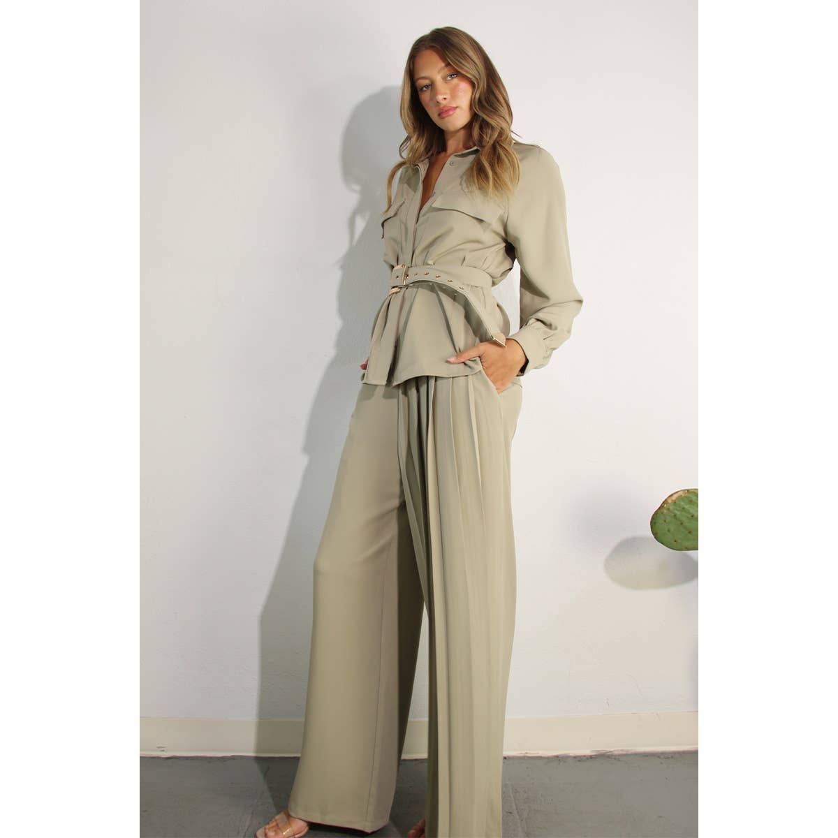JACKET TOP AND ONE SIDE PLEATED PANTS SET