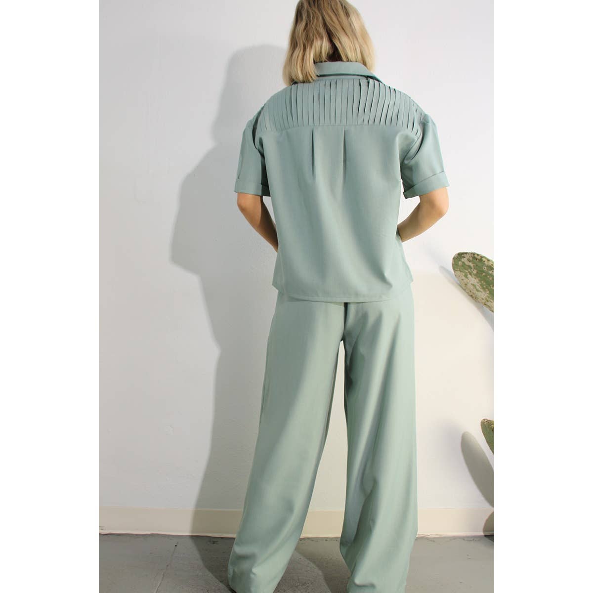 PLEATED BACK BUTTON DOWN SHIRTS TOP AND PANTS SET