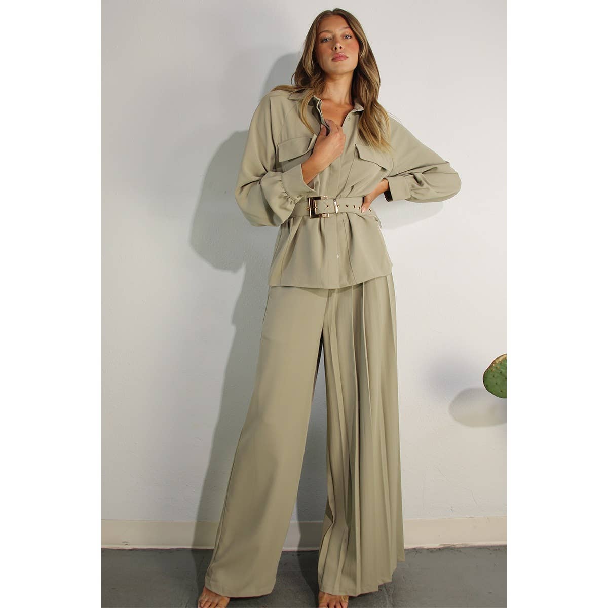 JACKET TOP AND ONE SIDE PLEATED PANTS SET