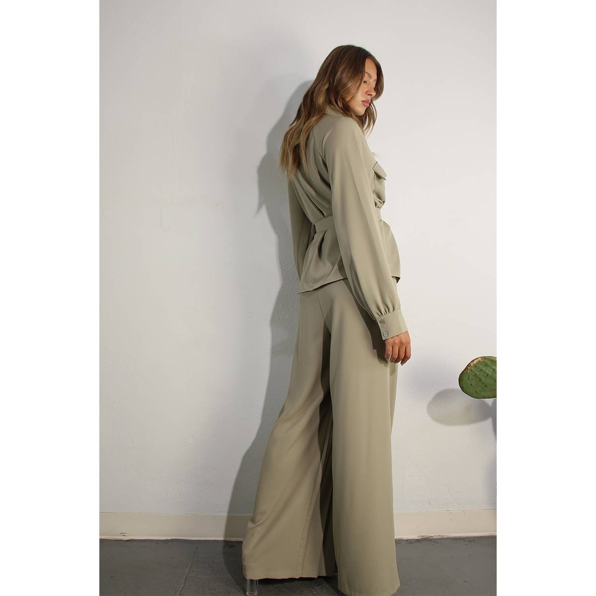 JACKET TOP AND ONE SIDE PLEATED PANTS SET