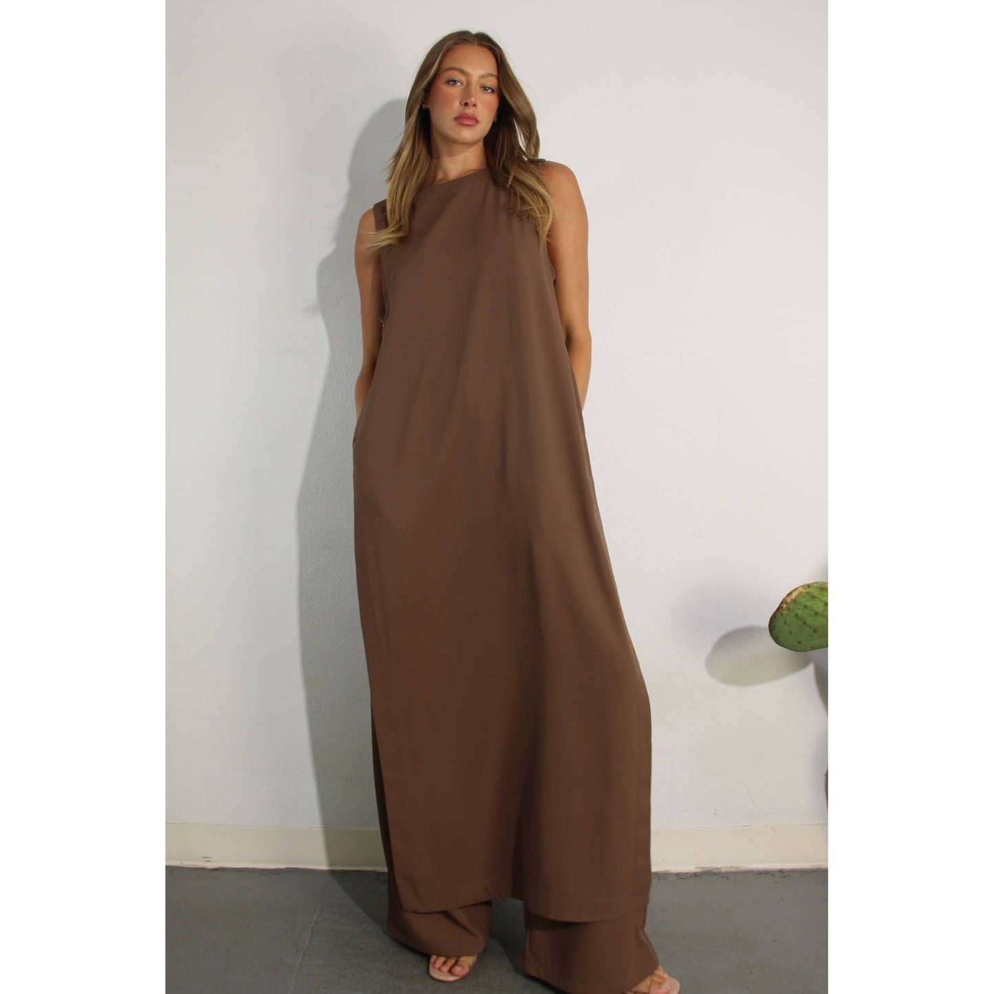 SLEEVELESS SLIT SIDE TOP AND PANTS SET